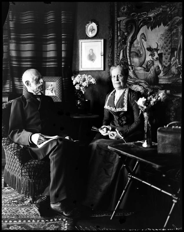 Fredrik von Essen och Ebba Aurore von Essen sittande tillsammans omkring år 1900