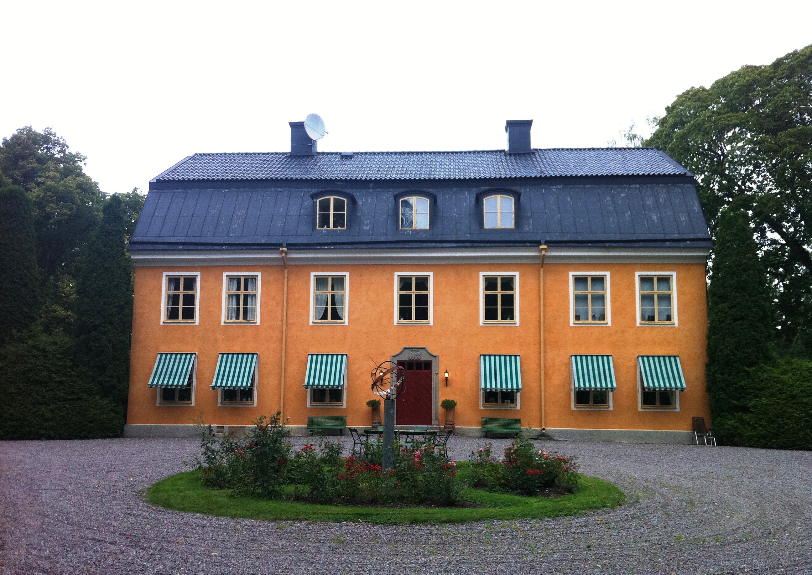 Signhildsberg gårds huvudbyggnad i Upplands-Bro